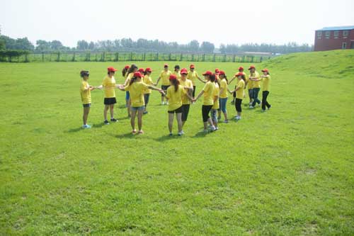 <a href='http://m.kimyattawrites.com/tuozhan/changdixiangmu/' target='_blank'><u>場地項目</u></a>,<a href='http://m.kimyattawrites.com/tuozhanz/558.html' target='_blank'><u>盲人方陣</u></a>,盲人方陣游戲規則,<a href='http://m.kimyattawrites.com' target='_blank'><u>拓展訓練</u></a>盲人方陣