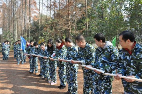 爭先創(chuàng)優(yōu)、團結協(xié)作-房管局團委
