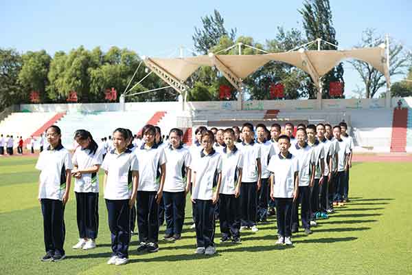 初中軍訓，<a href='http://m.kimyattawrites.com/junshi/junxunxindetihui/' target='_blank'><u>軍訓心得體會</u></a>