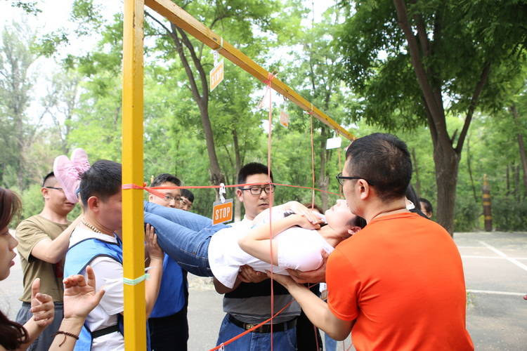 <a href='http://m.kimyattawrites.com/tuozhanz/566.html' target='_blank'><u>穿越電網</u></a>(生死電網)<a href='http://m.kimyattawrites.com' target='_blank'><u>拓展訓練</u></a>心得